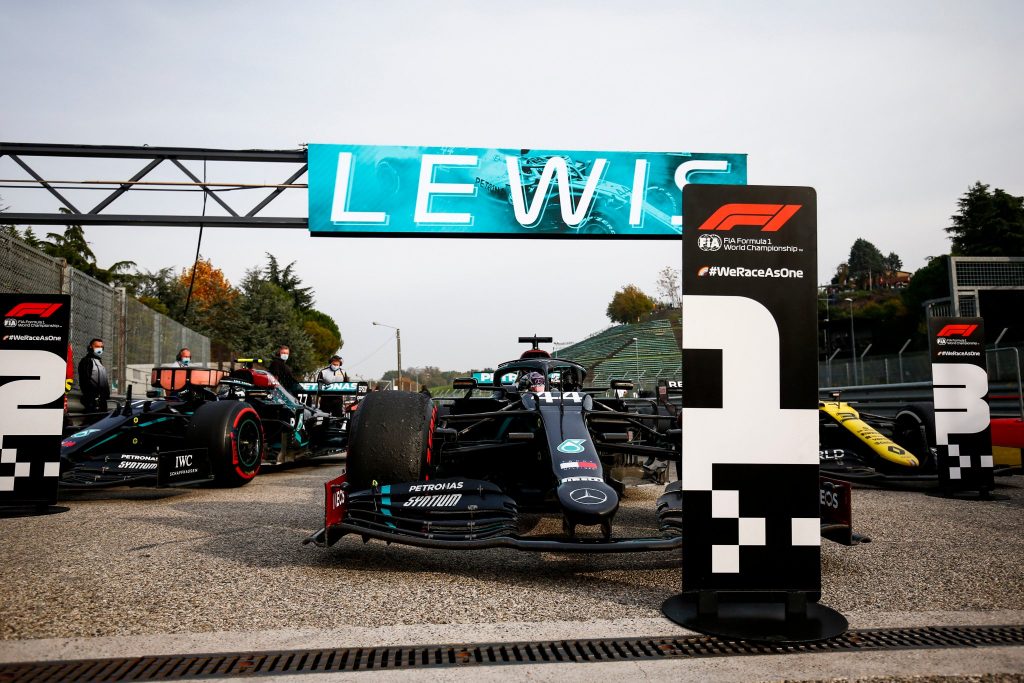 Demoledor: Lewis Hamilton ganó el GP de Emilia Romaña y Mercedes se quedó con el mundial de constructores