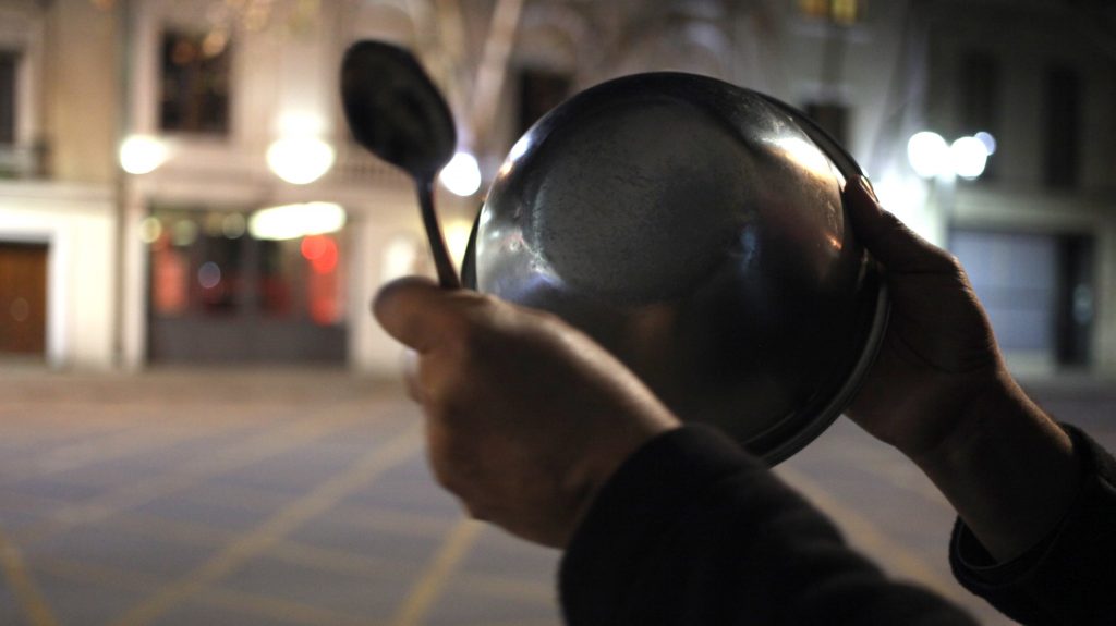 Se registró nueva jornada de cacerolazos en distintos puntos del país por el tercer retiro
