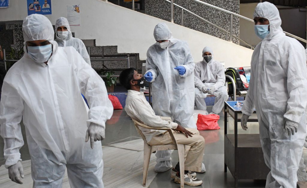 En la India las infecciones del Covid-19 mantienen su tendencia a la baja