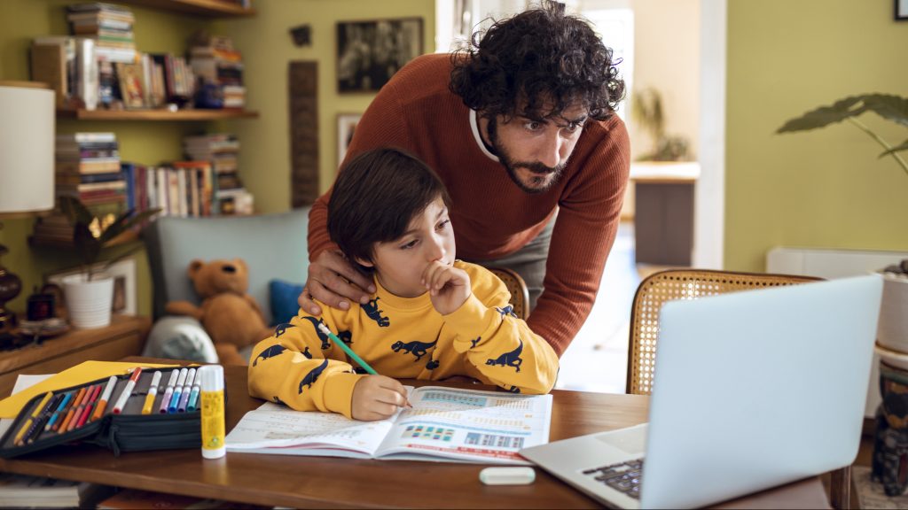 Psicóloga y agotamiento parental: "Una de las grandes características que tienen en común tiene que ver con la culpa"