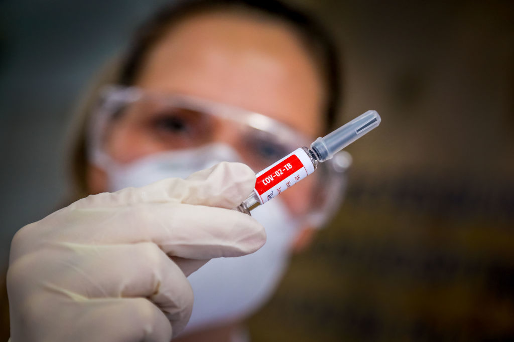 Una muestra de la vacuna de Sinovac Biotech