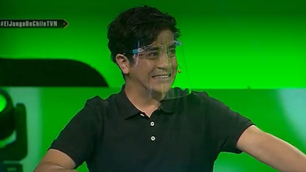 Caligrafía de Fernando Godoy sacó risas en el estreno de "El juego de Chile"