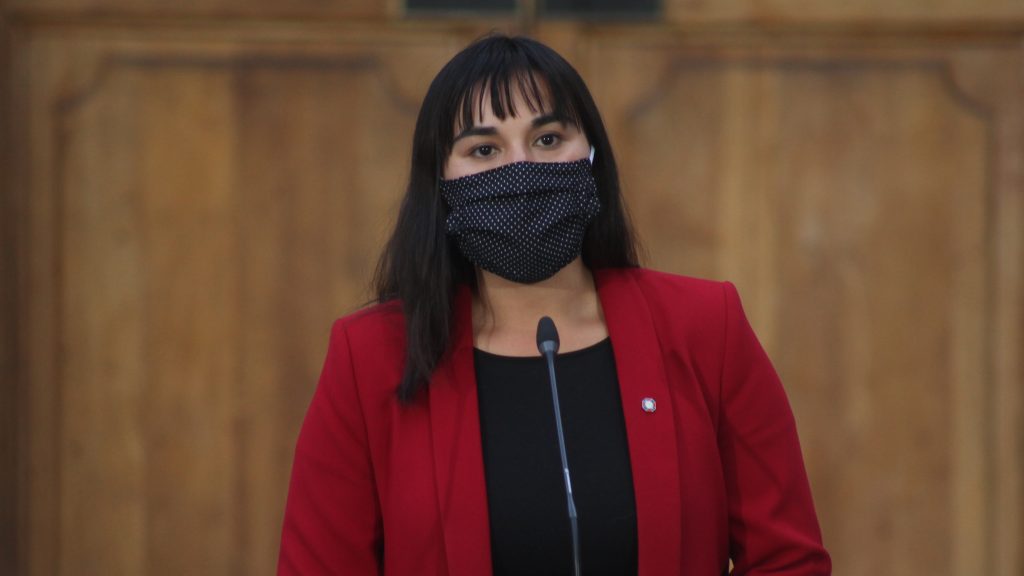 Dra. Izkia Siches emplazó al Presidente Piñera por vacunación al personal de salud
