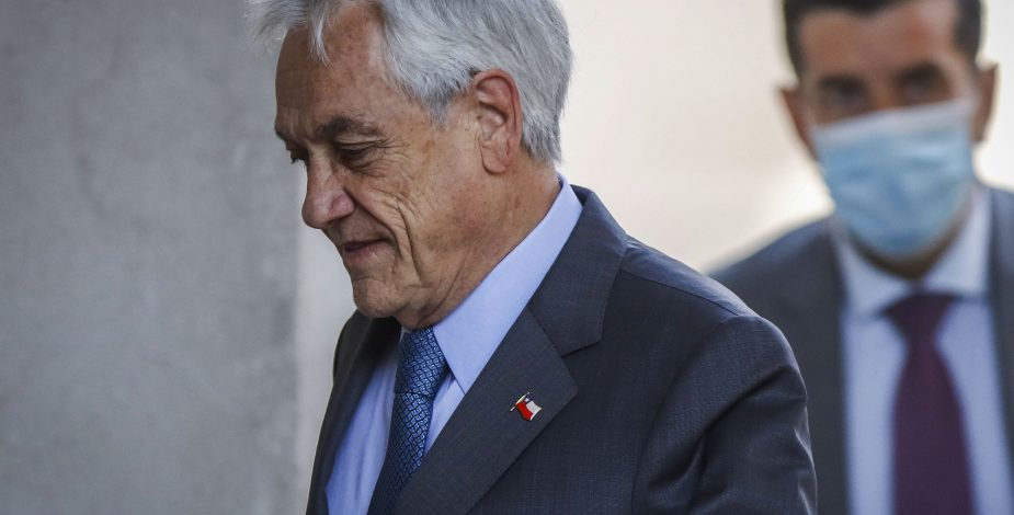Presidente Piñera se autodenunció a las autoridades sanitarias tras pasear por la playa sin mascarilla