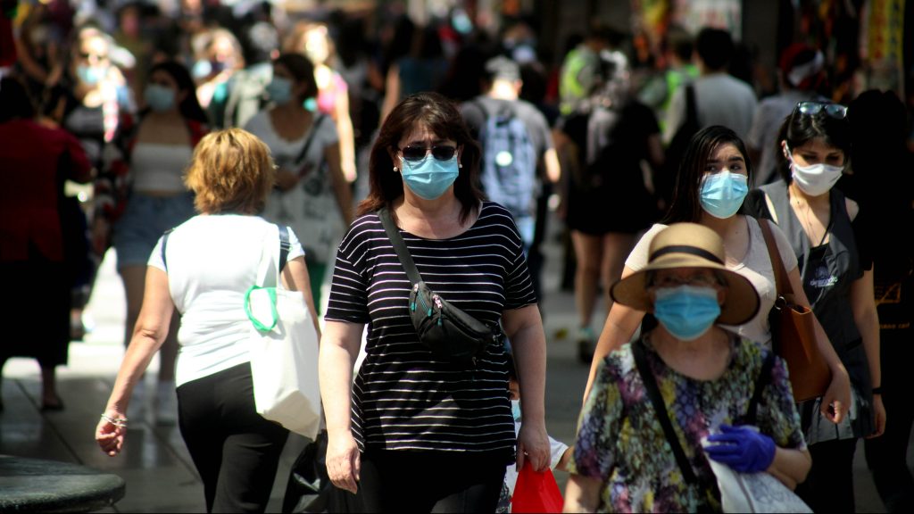 Psicóloga ACHS y la salud mental en pandemia: el desempleo y las deudas "aumentan la probabilidad de sintomatología en cualquiera de los índices"