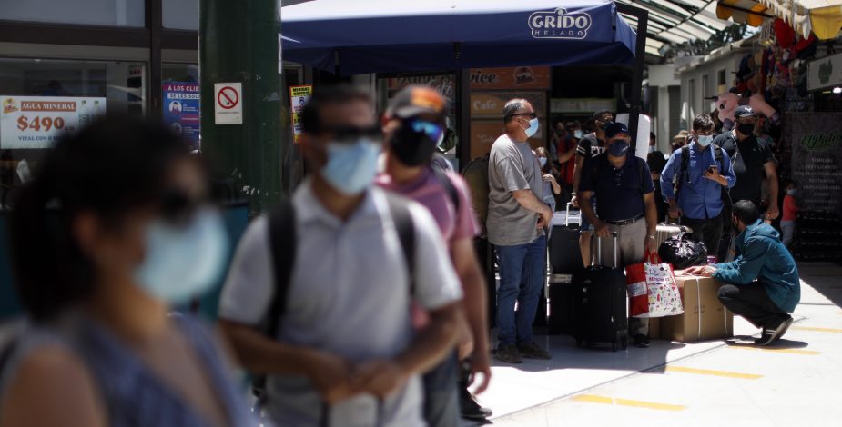 Contagios por Covid-19 superaron los 3 mil casos, cifra que no se registraba desde julio pasado en Chile