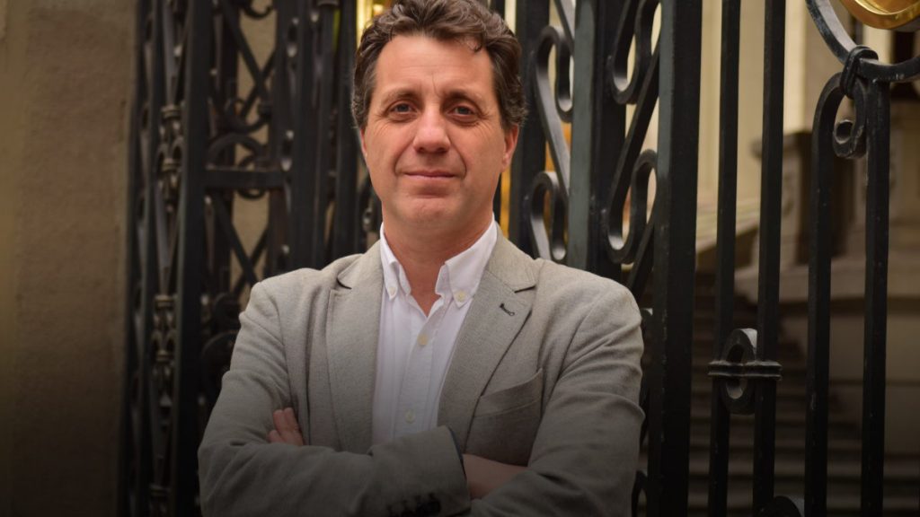 Entrelíneas conversa con Mauricio Weibel sobre su más reciente libro
