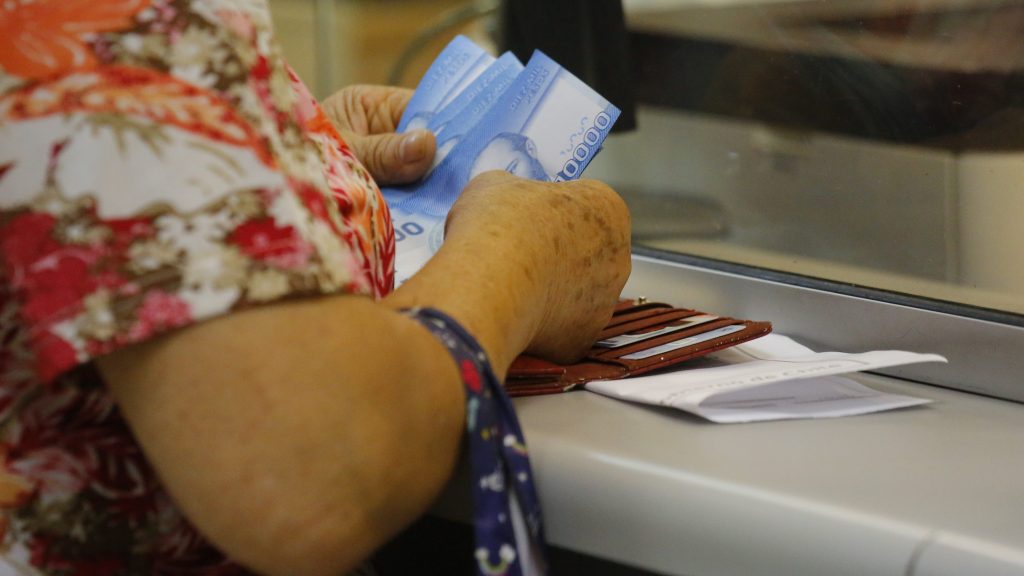 El 29 de enero llega el primer pago: ¿Cómo postular al Ingreso Familiar de Emergencia y al Bono Covid?