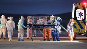 Cuatro pacientes con coronavirus son trasladados en avión de la FACh desde Antofagasta hacia Santiago