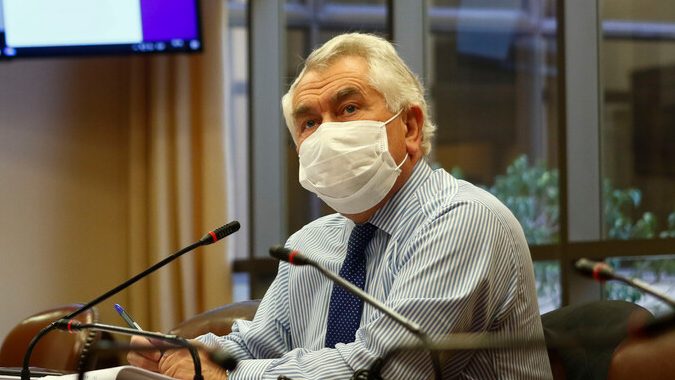 Minister Paris said that increased numbers of Covid-19 cases are "alarming" and asked "to prevent hospitals from collapsing"