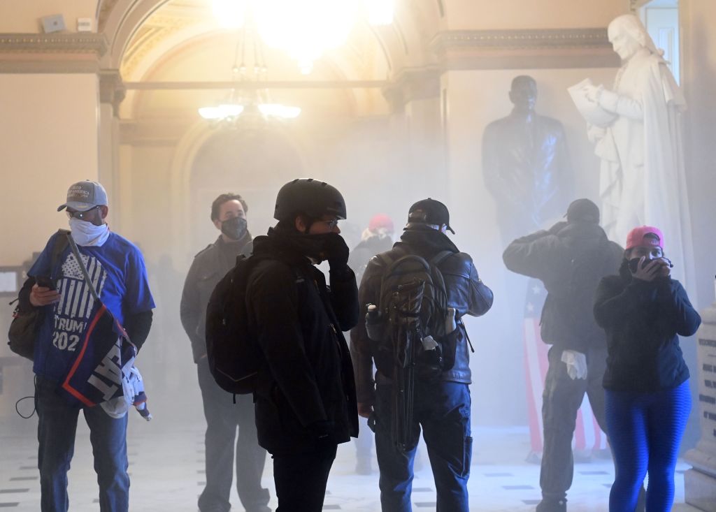 Grupo de ultraderecha al interior del Capitolio de EEUU