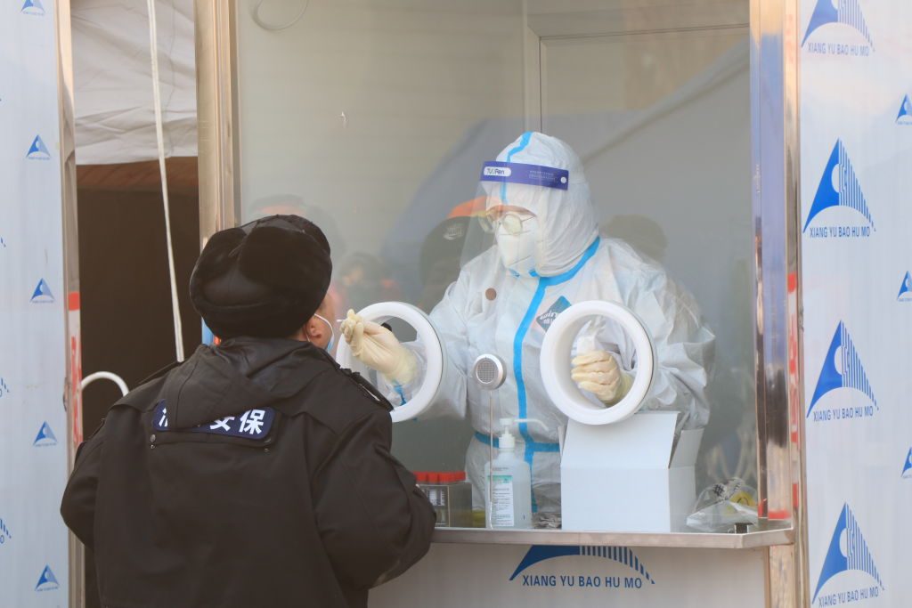 Pekín lanzó plan de test masivos cuando China enfrenta un rebrote del Covid-19