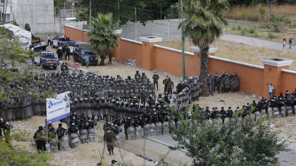 Guatemala impidió el avance de la caravana migrante que viajaba hacia EEUU