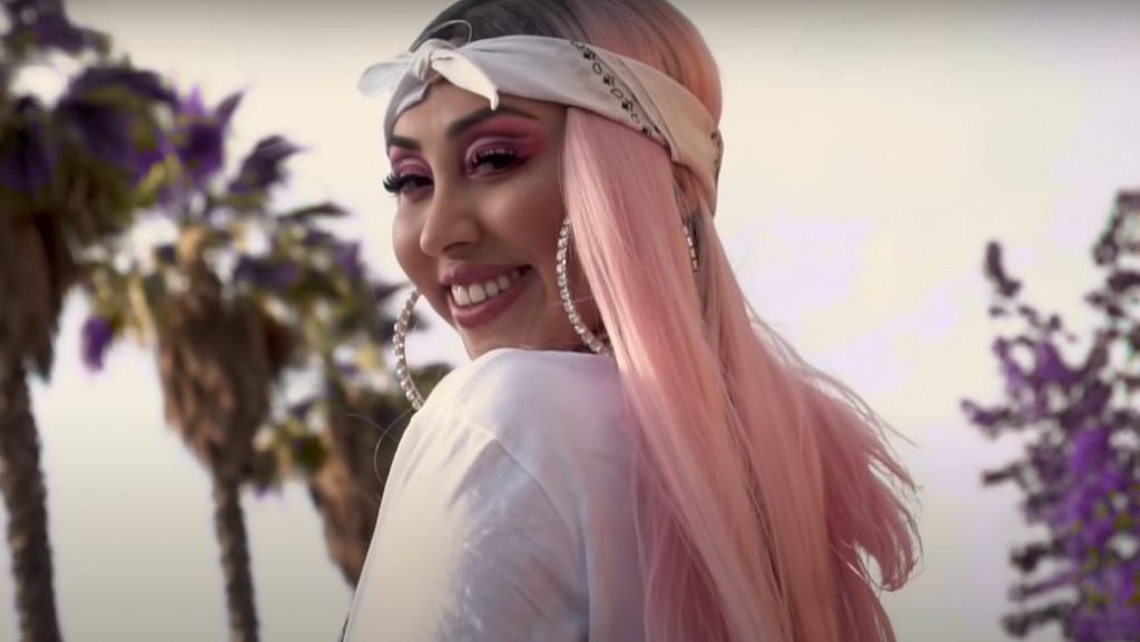 Naya Fácil estrenó oficialmente su carrera musical con su nueva canción "Show show"
