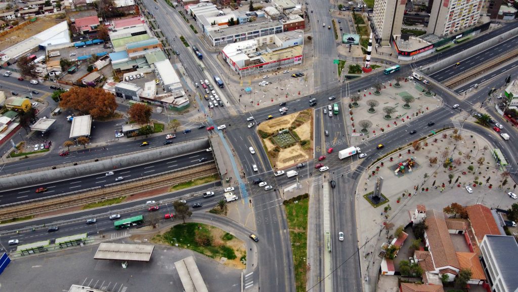 Accidente en autopista Vespucio Norte terminó con tres autos colisionados