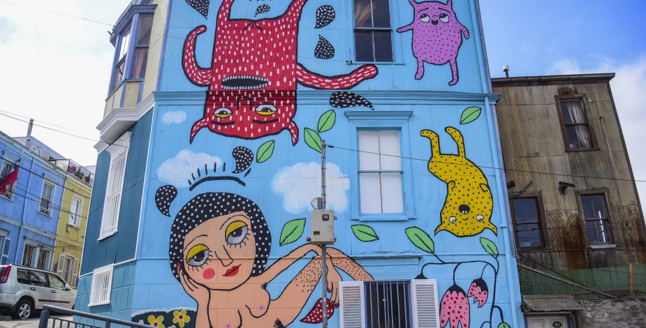 Seremi de Cultura de Valparaíso calificó mural de Mon Laferte como una “manifestación individualista y egoísta”