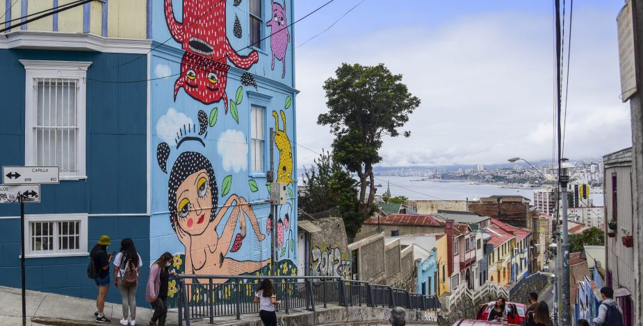 Consejo de Monumentos Nacionales negó que mural de Mon Laferte haya tenido los permisos necesarios para realizarse