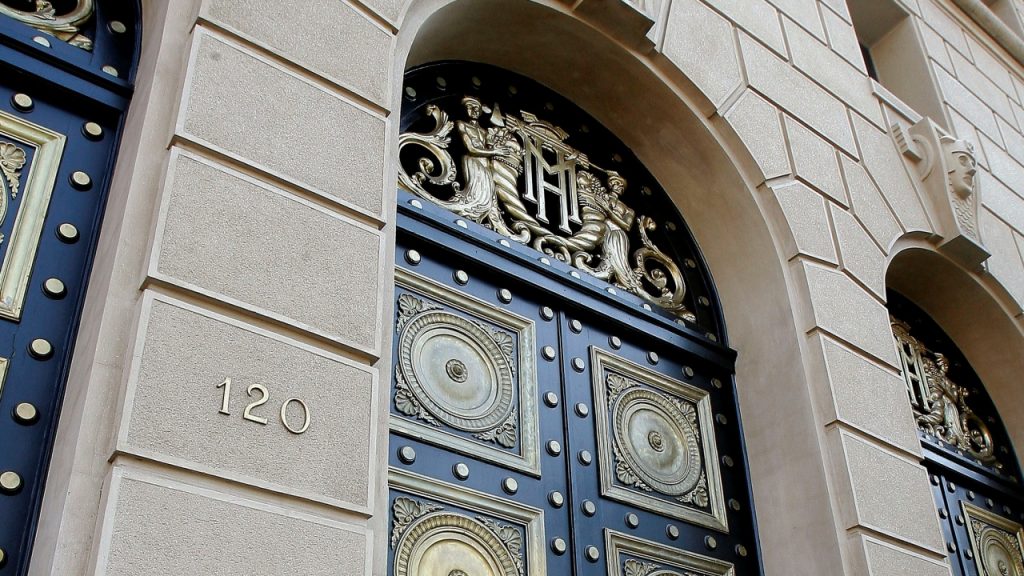 Rompió la alcancía: el Fisco hizo su mayor retiro de reservas desde la crisis de 2009