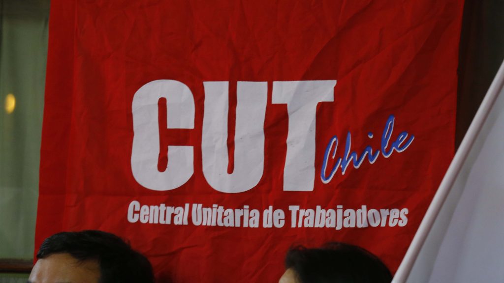 Tercer retiro: CUT respaldó acusación constitucional contra Presidente Piñera y llamó a huelga general