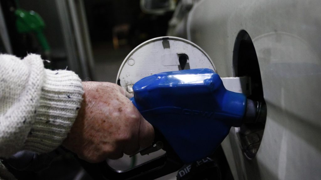 Nueva alza en las bencinas: ENAP informa de incremento en combustibles y diésel