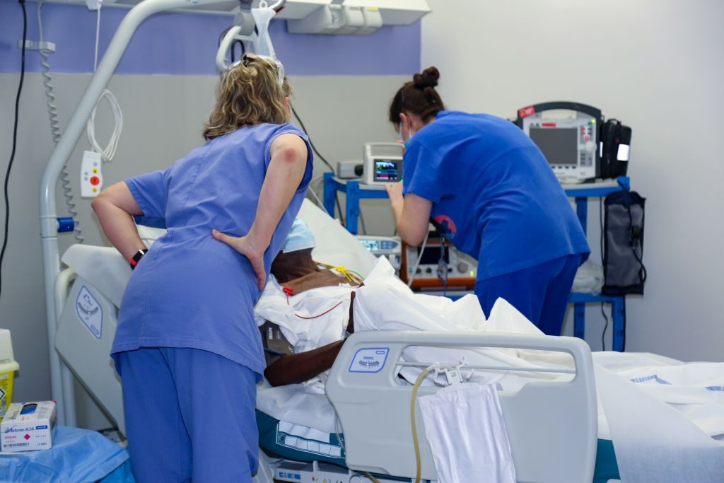 Francia registró un récord de pacientes en cuidados intensivos con Covid-19