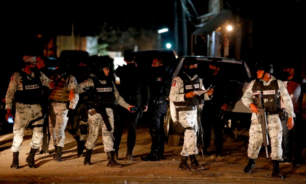 Fuerzas de seguridad vigilan las calles del municipio de Tonalá