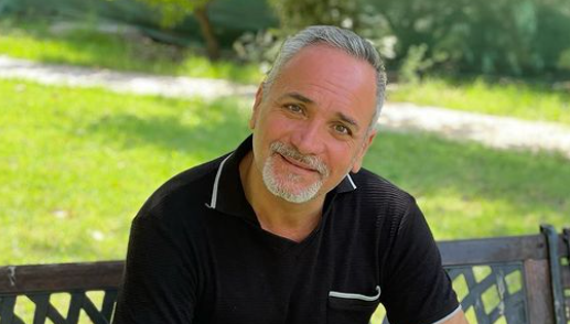 "Me muero por contarles algo": Luis Jara juega al misterio con afiche al estilo "Luis Miguel, la serie"