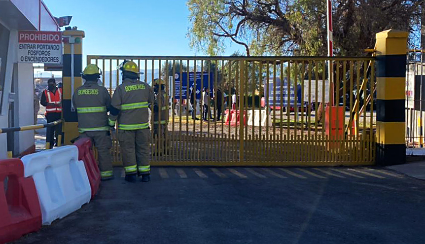 Bomberos en planta de Enaex