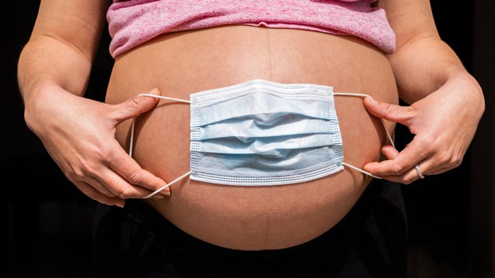 Sociedad Chilena de Obstetricia y Ginecología pide vacunar a embarazadas contra el Covid-19: "La evidencia muestra que se enferman más y más grave"