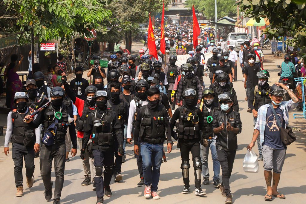 Rebeldes iniciaron ataques contra los militares que controlan la junta en Myanmar