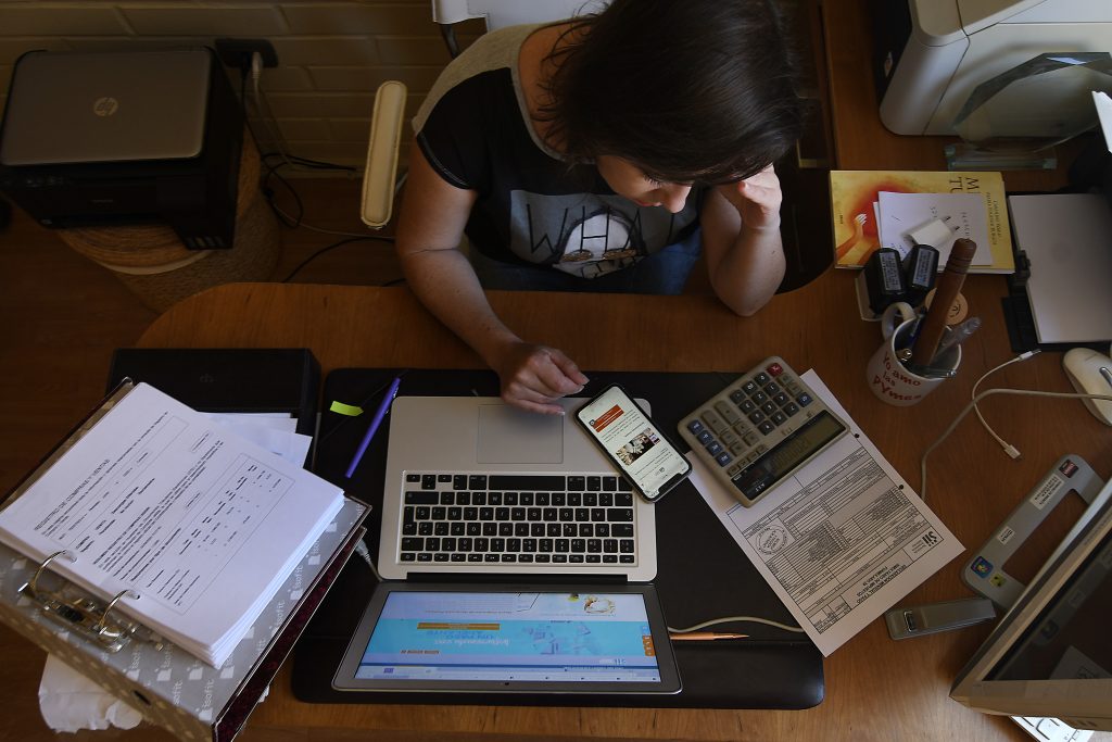 Economista aseguró que el teletrabajo "es un formato que llegó para quedarse en las empresas"