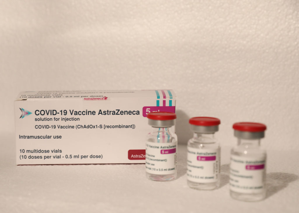 Muestra del fármaco de la vacuna de AstraZeneca contra el Covid-19