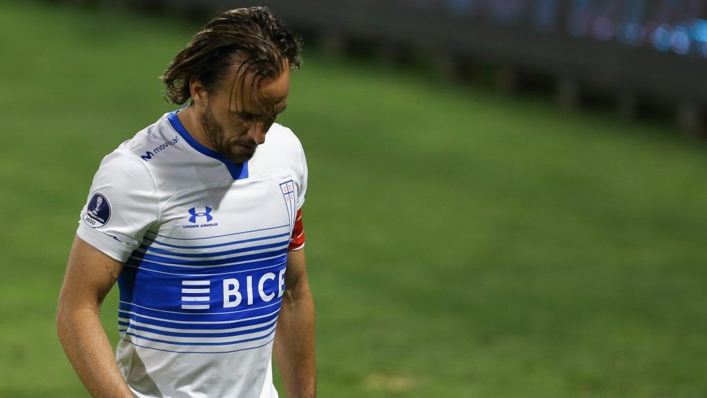 Universidad Católica informó que José Pedro Fuenzalida arrojó positivo por covid-19 en Uruguay