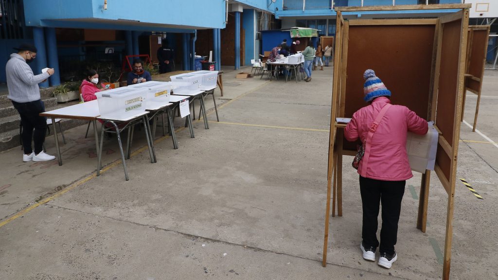 Danae Mlynarz, directora del RIMISP, sobre baja participación electoral: "Tenemos mucho aprendizaje para que eso no pase en las próximas elecciones"