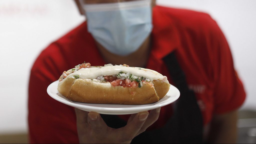Este 24 de mayo se celebra un nuevo Día del Completo, el sándwich chileno por excelencia