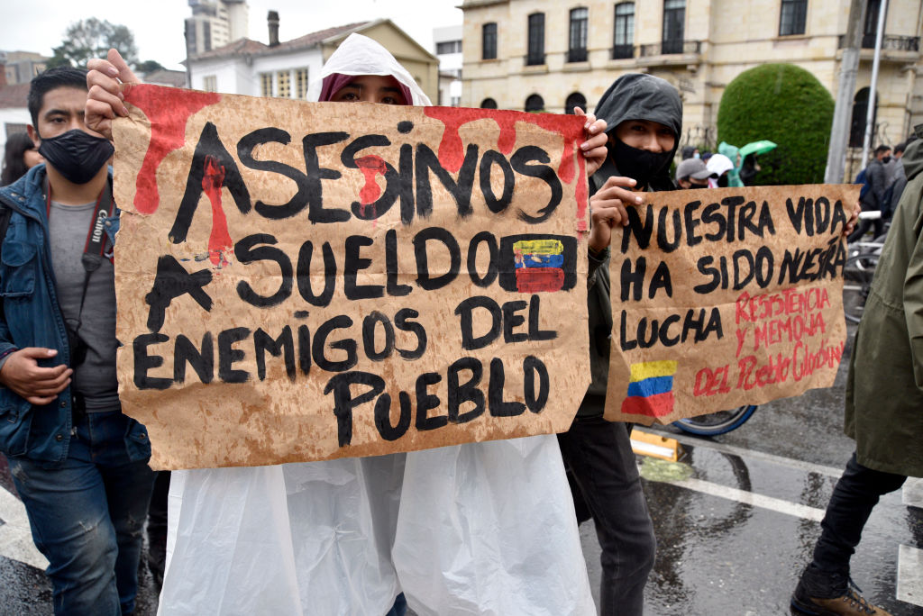 Manifestantes protestan contra el gobierno de Iván Duque