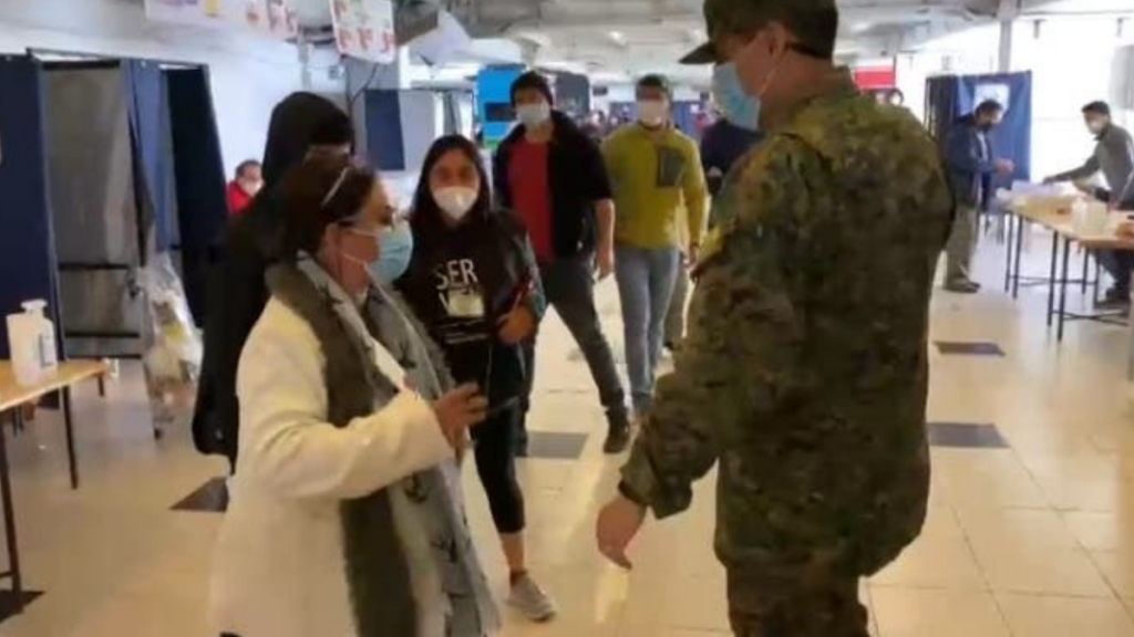 Mujer enfrentó compleja detención tras fotografiar su voto en el Estadio Monumental: Aseguró que estaba marcado previamente