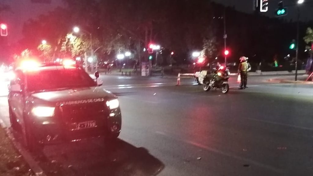Peatón murió tras ser atropellado por conductor que no respetó luz roja en intersección de Providencia