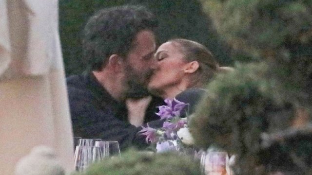 Jennifer Lopez y Ben Affleck fueron captados besándose apasionadamente