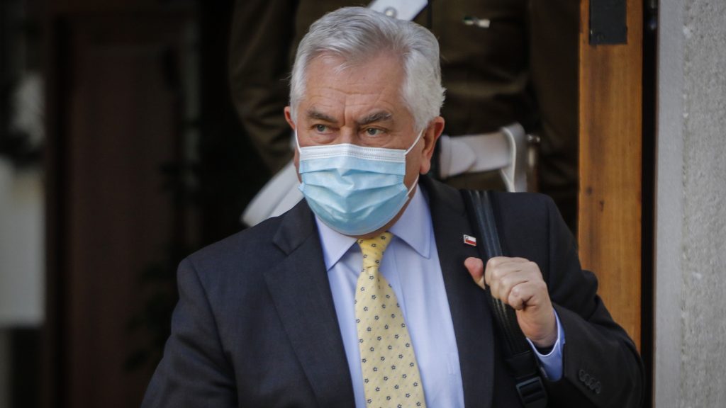 Ministro Paris y propuesta de Colmed por nuevo plan Paso a Paso: "Coarta la libre actividad económica"