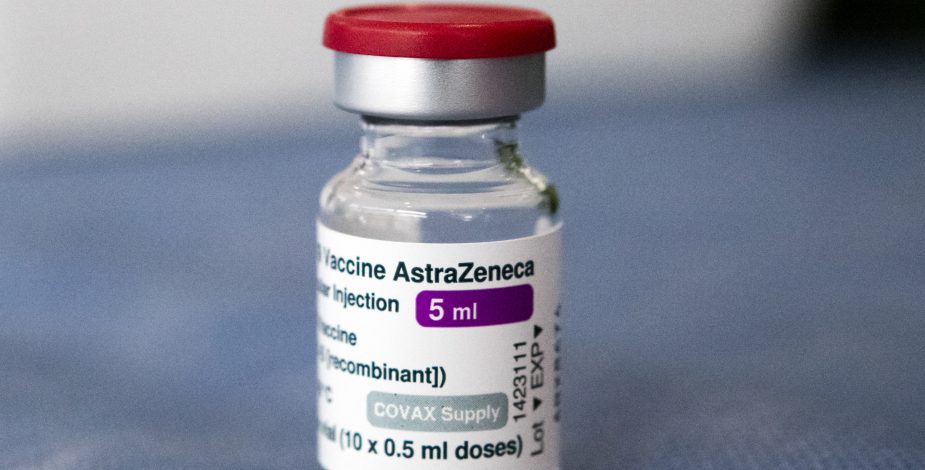 Coronavirus: Menores de 45 años vacunados con AstraZeneca recibirán Pfizer como segunda dosis