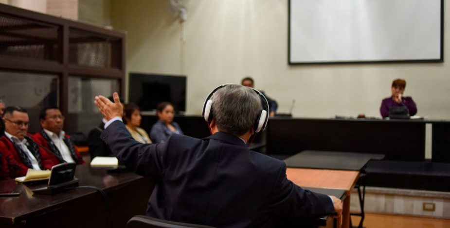Cuatro jueces denunciaron seguimientos y persecuciones en Guatemala