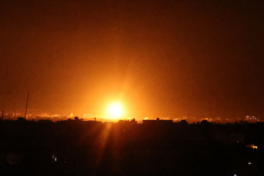 Explosión de los misiles lanzados sobre Gaza por el ejército de Israel
