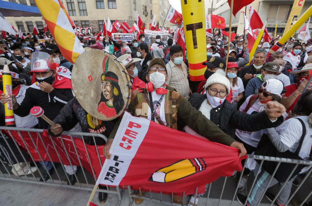 Seguidores de Pedro Castillo en una manifestación en Lima
