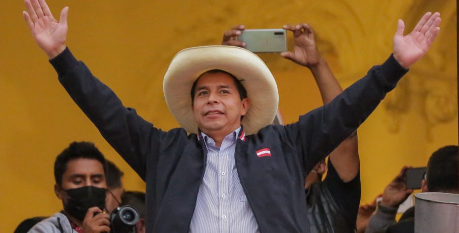 Pedro Castillo fue proclamado como nuevo presidente de Perú a un mes y medio de la segunda vuelta