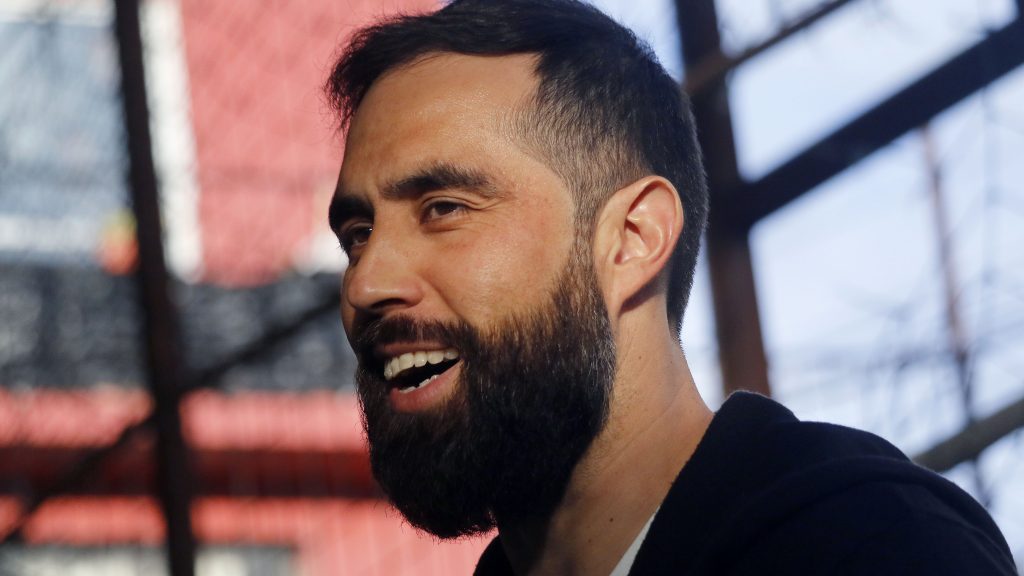 El ciudadano Claudio Bravo: "Estamos plagados de cosas negativas en el mundo de la política"