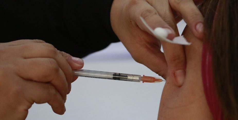 Tercera dosis: Minsal estableció protocolo para que pacientes inmunocomprometidos soliciten vacuna de refuerzo