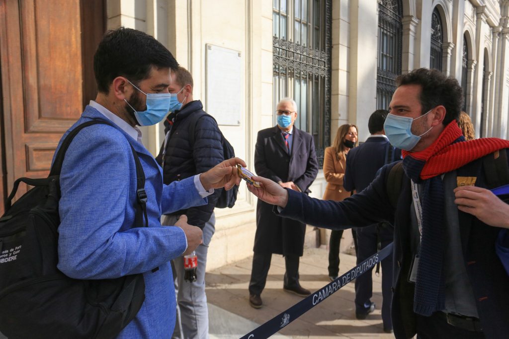 Convencionales llegaron comiendo Negrita al exCongreso