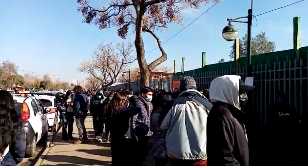 Congestión y solicitud de documentos marcan proceso de vacunación durante este domingo