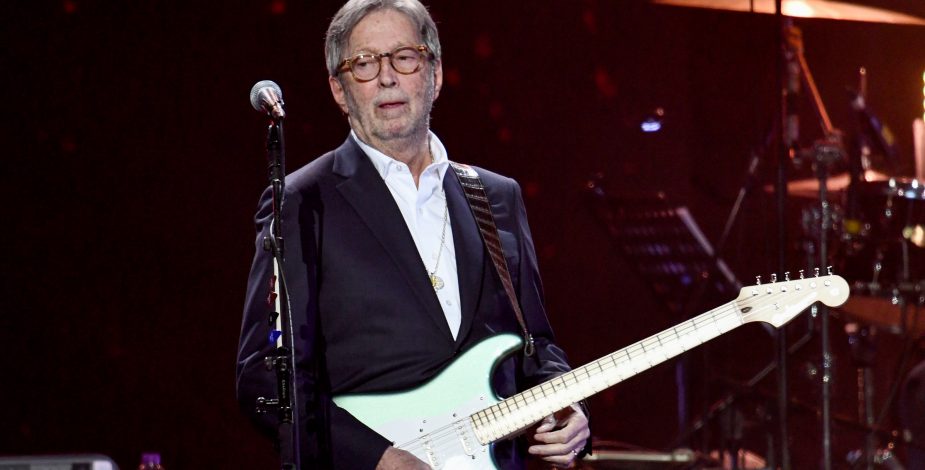 Eric Clapton no tocará en lugares donde requieran prueba de vacunación contra el covid-19